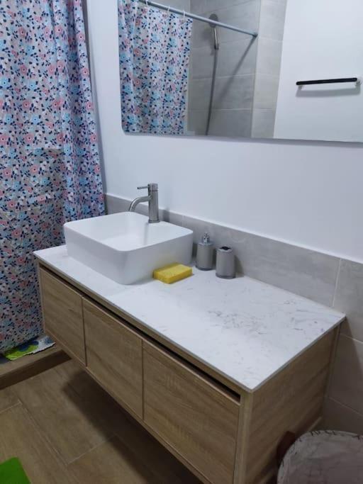 Superbe Appartement Avec Parking Gratuit Et Garde 达喀尔 外观 照片